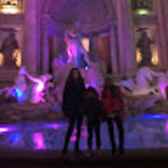 Meet your Posher, Lana - Picture 1 of 1